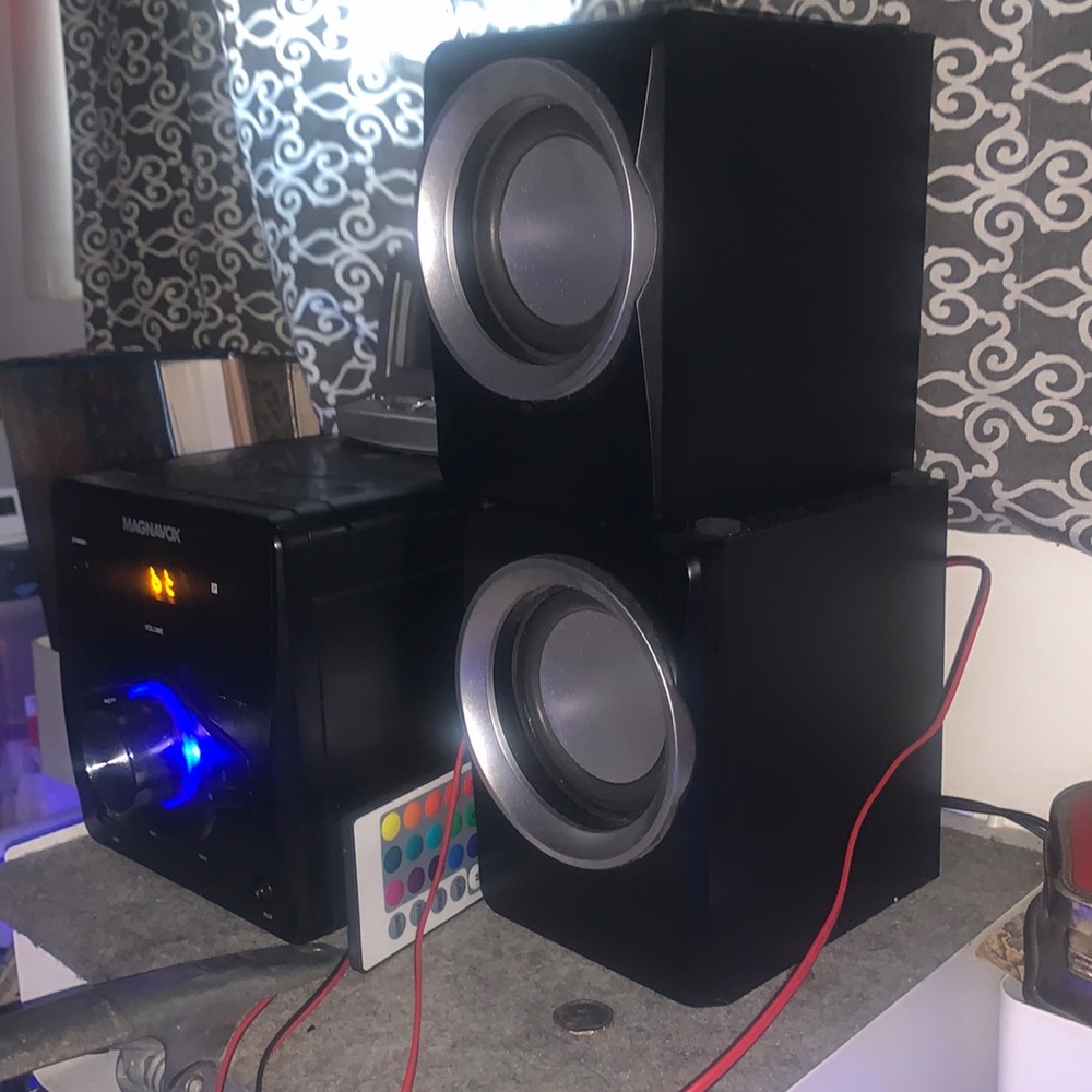 Magnovox CD Bluetooth stereo system premium shelf audio system excellent sound